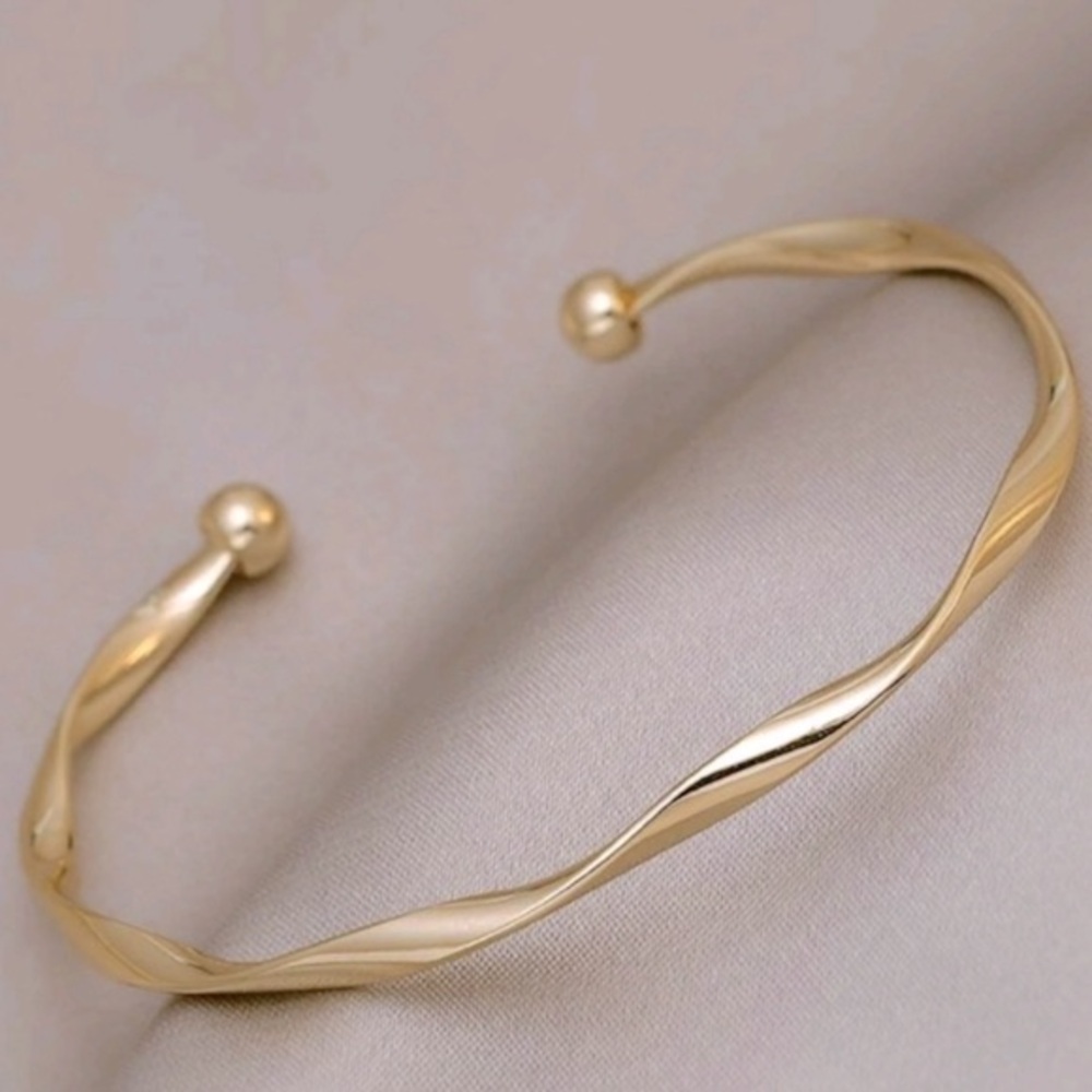 Anthropologie Minimalist twisted Gold Bangle Cuff Bracelet